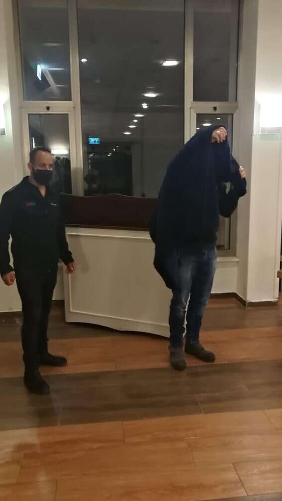 כמעט. פספסנו בשנייה. הדיירים בדרך לבית "האח הגדול"